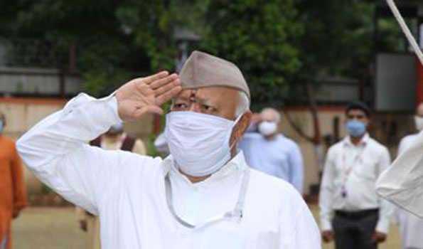 नागपुर में आरएसएस प्रमुख ने राष्ट्रीय ध्वज फहराया